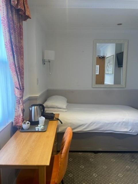Hyde Park Radnor Hotel B&B London Exterior photo